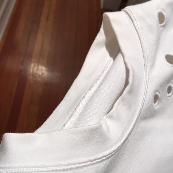 Lululemon withe top - Picture 6 of 6